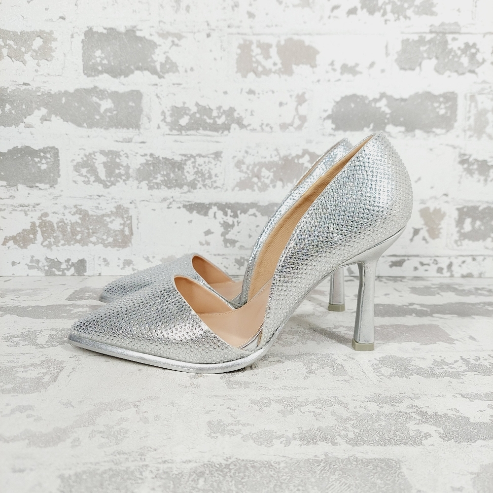 NEW Mia Ciana Silver Rhinestone Pointed Toe Pumps A730